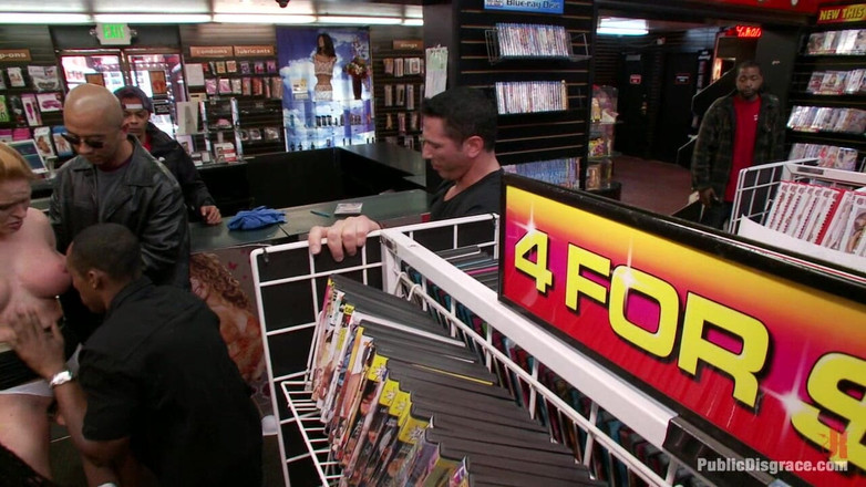 Public Disgrace by Kink: Sesso pubblico aggressivo sopra la testa