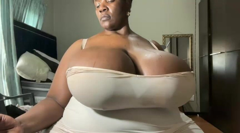 Legendary Booty Overdose: Třesoucí se obří nautral prsa