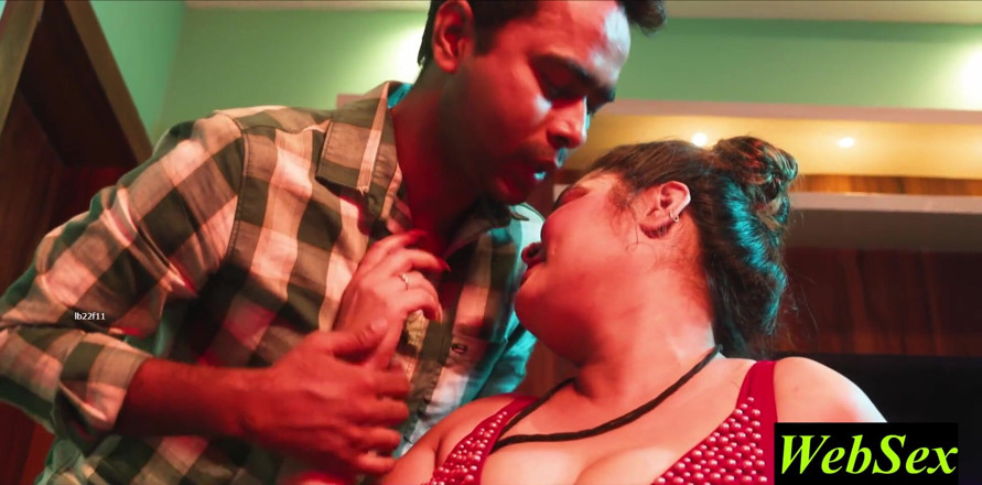 WebSex Premium: Istri Cantik India Ngentot Sama Petugas Pinjaman! Istri Cantik Dibagi