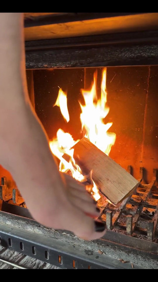 Daddys Luder: I'm trying to get myself hot.