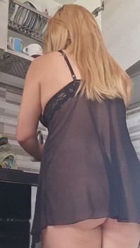 Ja Pensou Eu Chegar Em Casa Assim? Te Esperando Com a Casa Limpinha? E Sem Calcinha?