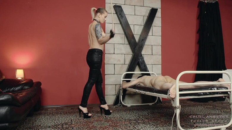 Cruel Anettes fetish world: Sebatan tebal