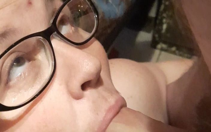 yaller62: Ma BBW sexy me suce la bite et avale mon...