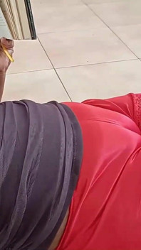Poveste sexuală - vecinul m-a futut în sari