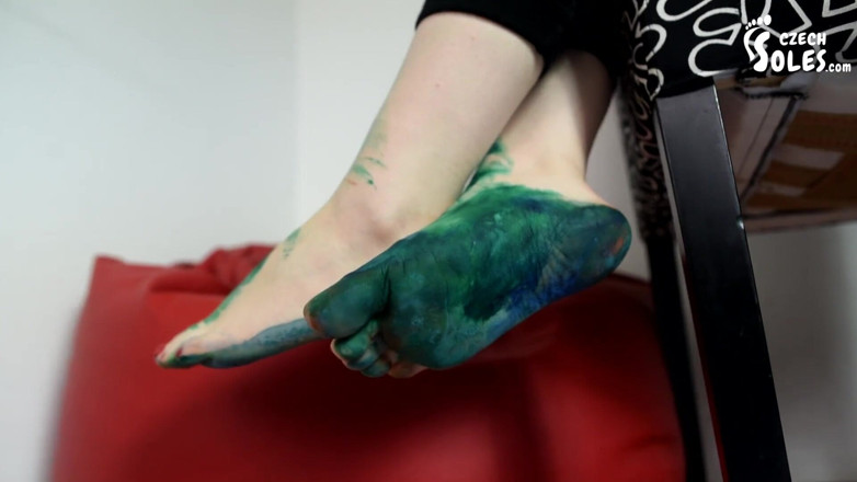 Czech Soles - foot fetish content: Peinture des pieds et des semelles et semelles