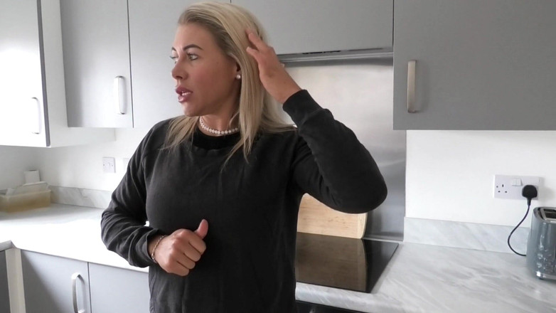 CALLIE ROKS: Tuan rumah meleleh pakaian wanita berbogel