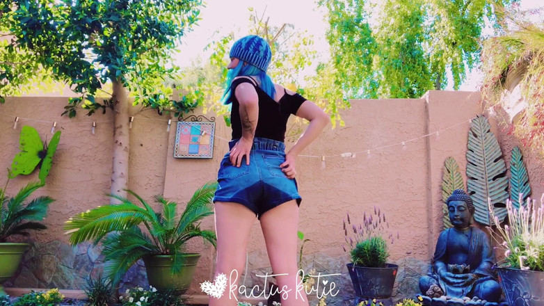 kactus kutie: Мочитися і кінчати під час поливу рослин