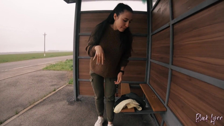 YSP Studio: Riskanter blowjob an einem busbahnhof in der nähe der straße -...