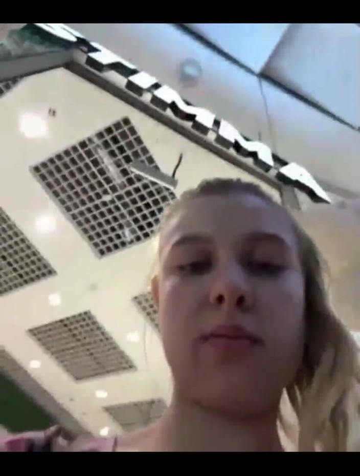 JuiceLussie: Prstění kundičky zblízka v šatně