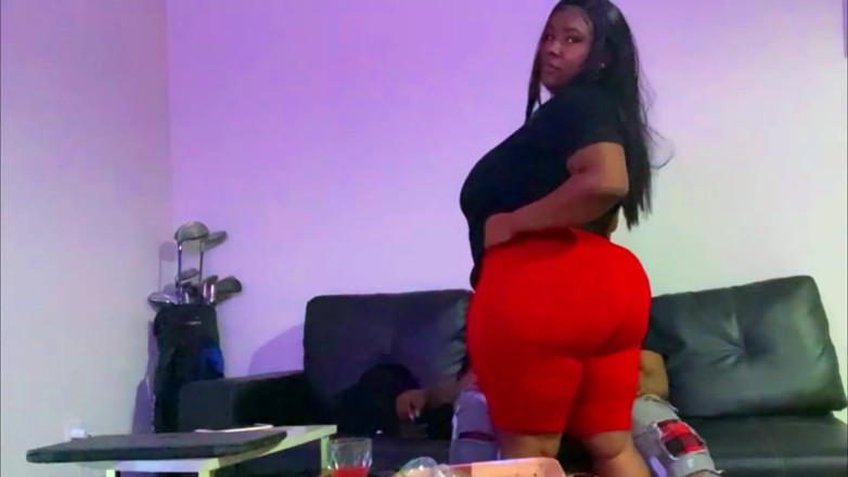 Exclusive Dirty Diana: Lui adora scopare questo culo nero