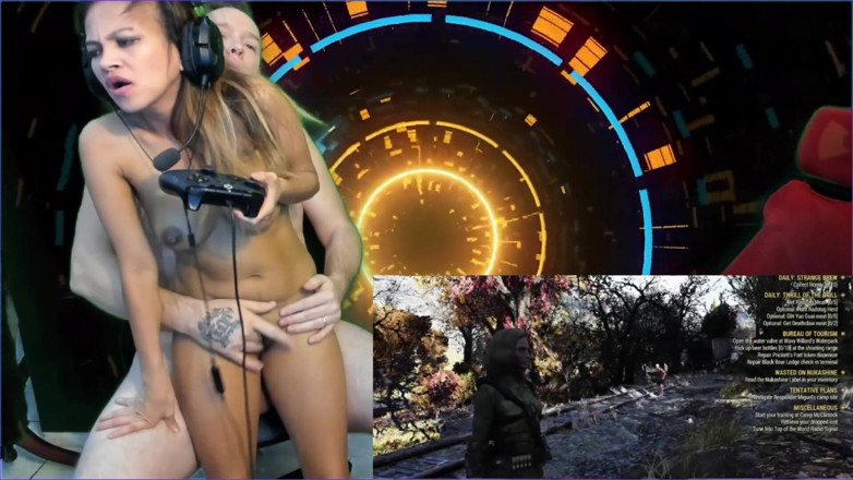 SexyGamingCouple: Scopa mentre gioca una piccola MILF asiatica 4'8'' 142 cm con creampie...