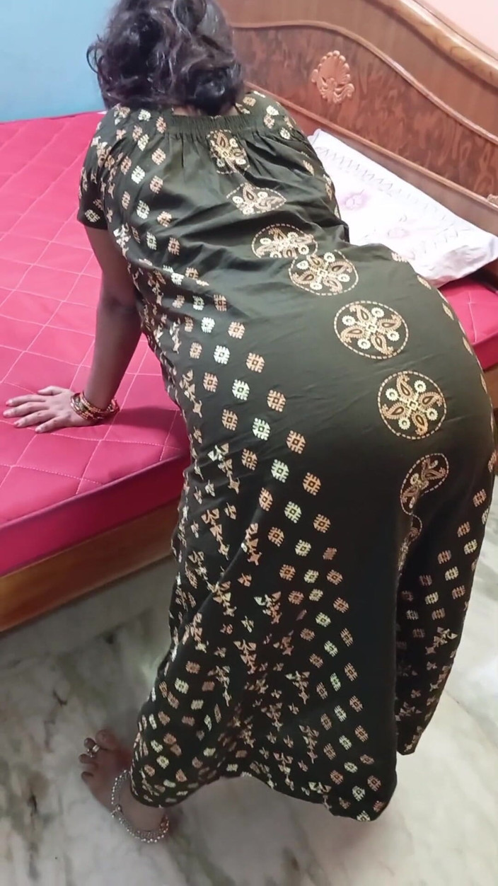 BeautyAnu: India bhabi camisón quita y culona muestra de tetas grandes