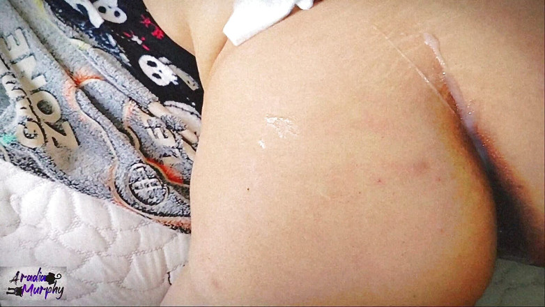 Aradia Murphy: Götüne boşalıyor ve ona mastürbasyon yapıyorum ve onu tekrar sikiyorum,...