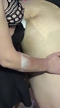 Dương vật giả nắm đấm và quái vật trong ngục tối của tôi