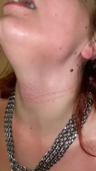 Elena917: Olej, připoutaný krk, tvrdé fackování, bičování, výprask opaskem - BDSM šukací stroj 2