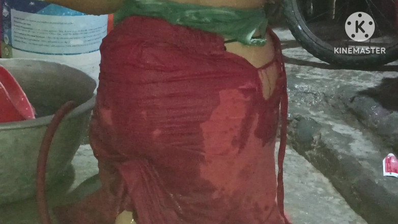 Anita yadav: Принимая ванну