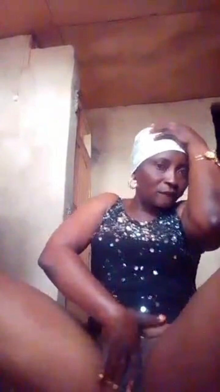 Sugarmama video call mutual masturbation: Dikke sugar mama is geil, ze masturbeert