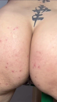 뜨거운 18대 솔로의 마찰은 마찰로 오르가즘을 경험하며 흐르고