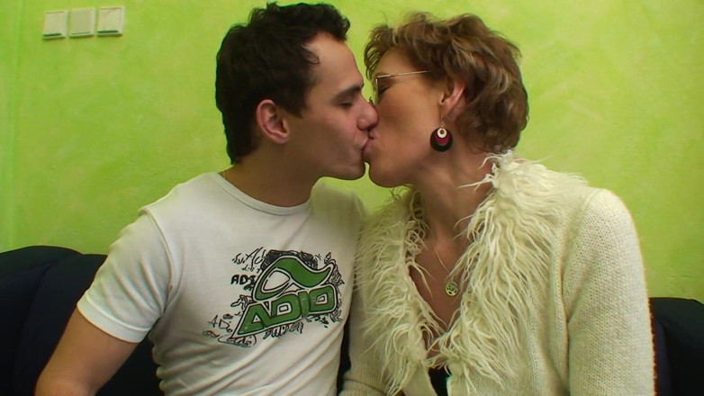 Xfucks: Housewife riding younger cock