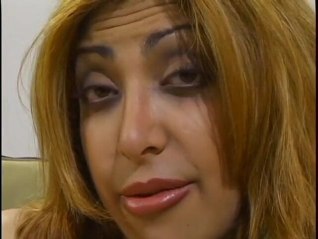 Cumming Soon: Latina tetona le encanta ser follada duro en el sofá...