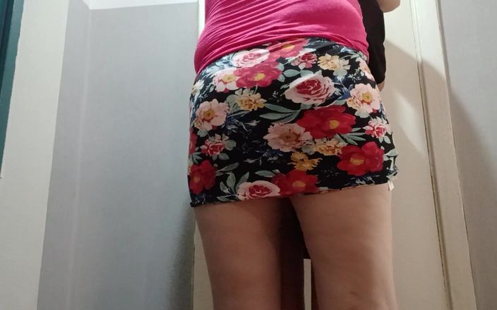 Lesbian-candys: Minha governanta me fode bem quando meu namorado não está...