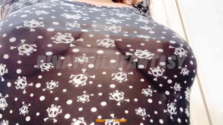Pinay Wild Fantasy: Cachonda filipina esposa muestra sus grandes tetas naturales - ¿quién quiere tocar,...