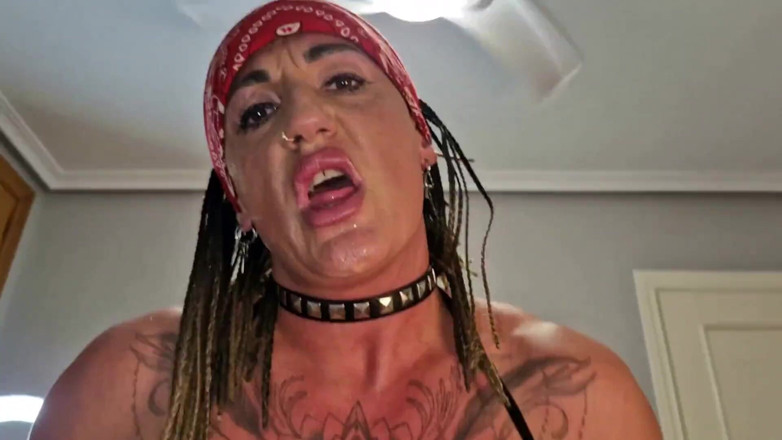 Danaxmuscles: Danaxmuscles busta e gola profonda un grosso cazzo bianco bastardo