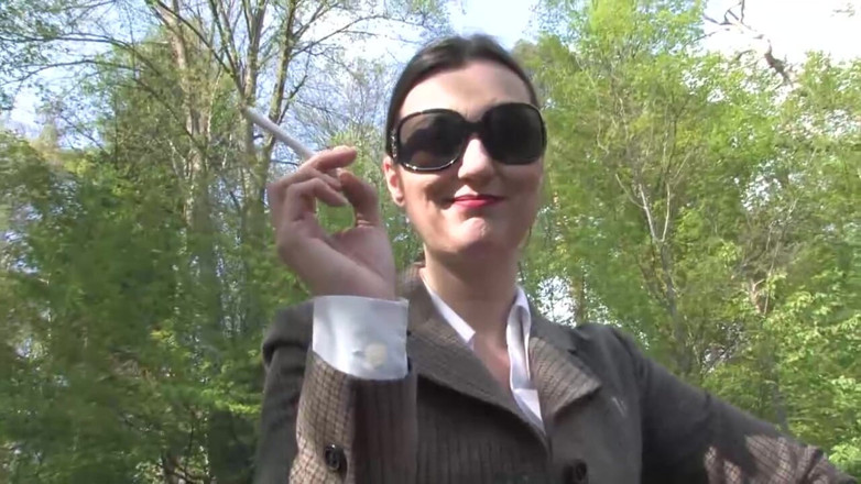 Lady Victoria Valente: Mistress w stroju jeździeckim: Bądź moją ludzką popielniczkiem i lickerem...