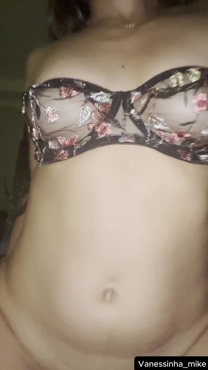 Renatinharj: She Woke up to Masturbate Me and Give Me Her...