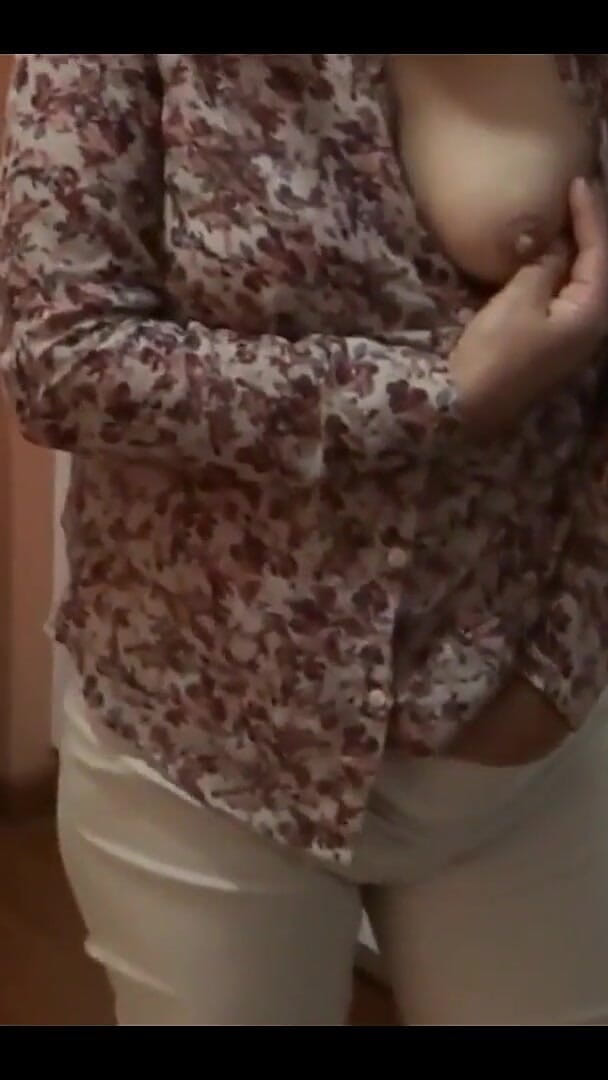 Stepmother Agrees to Show off in Front of Stepson so He Masturbates and Cums (Ardientes 69)