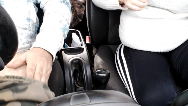 Activecouplearg: Avsugning i bilen fångad