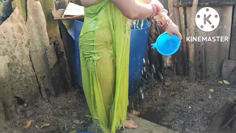Anita yadav: Moglie casalinga indiana che fa il bagno tette calde e...