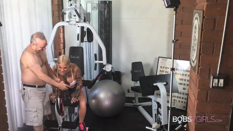 Bobs Tgirls: Dietro le quinte con Nadia Love