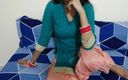 Saara Bhabhi: 印地语性爱故事角色扮演 - 热辣美丽的熟女哥角色扮演与无辜的 devar 发生性关系