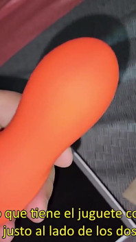 El vibrador joi de la caja de juego Honey es perfecto para los agujeros de esta esclava sexual