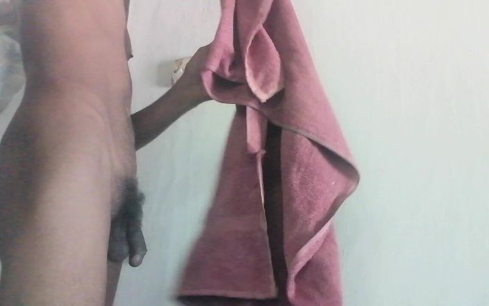 Gimhan boy: Waktu mandi bareng mainin pantatku di kamar mandi