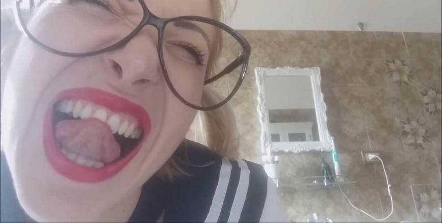 savannahamatoriale: The Cherleader Loves to Provoke Your Erection with Her Pee
