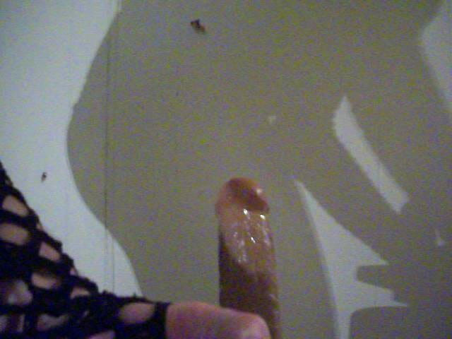 wild-tranny: Zobacz, jak pieprzę tę cipkę w dupę