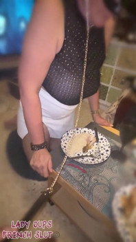 İtaat Eden Milf Tasmalı Yemeğim