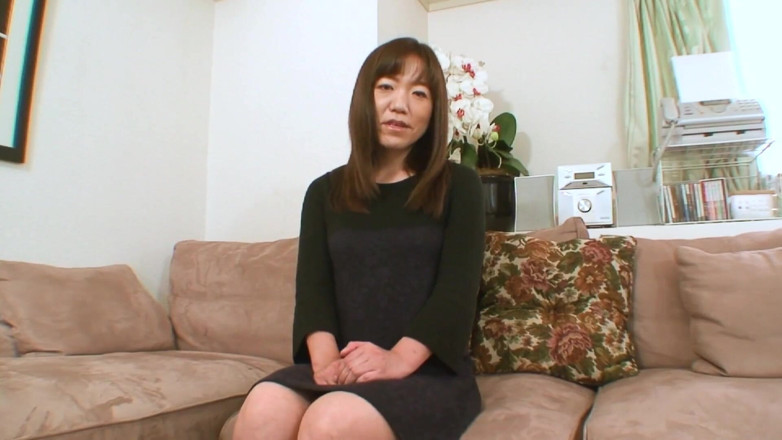 Japan Lust: Japanese cougar squirts all over the couch in anticipation