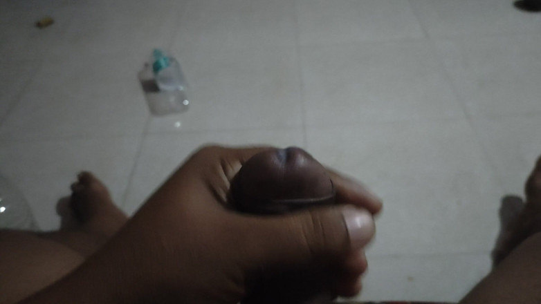 Desiboy01122: Un grosso cazzo estremo si masturba