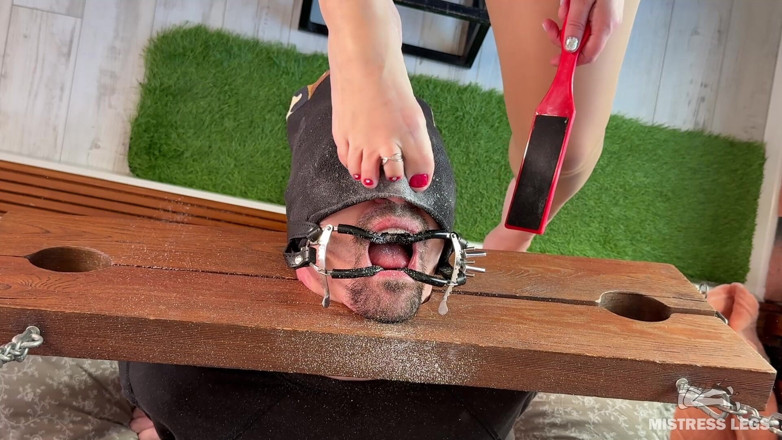 Mistress Legs: Foot Dust Feast Pedicure Scrapings Straight Into Slave's Mouth