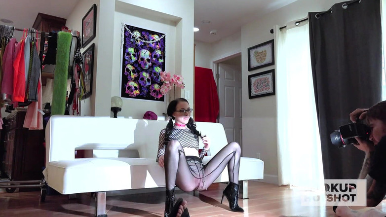 HookUp HotShot-BTS: BTS - Emotiv Bambi Black vuole ancora più del sesso duro...