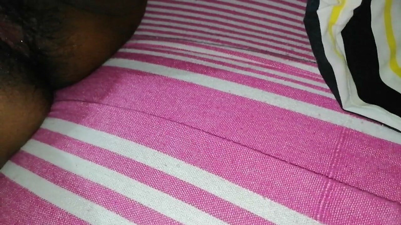 Sweety In Bed: Natural Hairy Breasts Gives Full Body Show