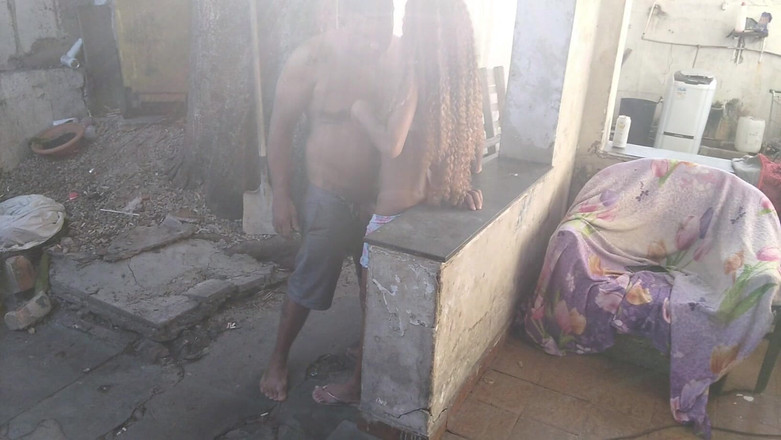 Bebes vagabundas: vicino sul balcone