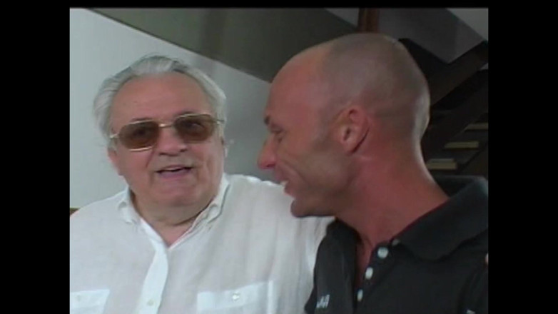 69 Italian District: Italiaanse hengst boort natte kut met meedonatte stoten