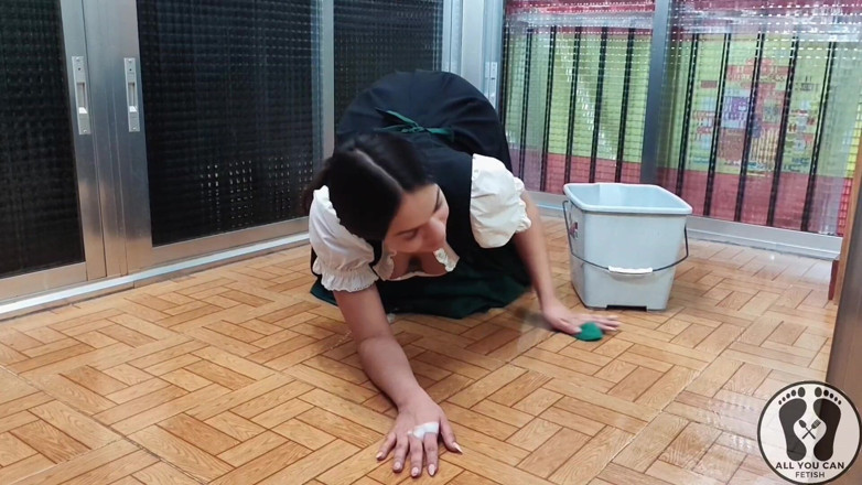 All You Can Fetish: Fantasía bávara - latina en un dirndl, limpieza de casa húmeda...