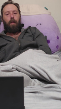 Meu padrasto encontrou meu vídeo pornô !! Capturados em flagrante! Masturbação mútua!!