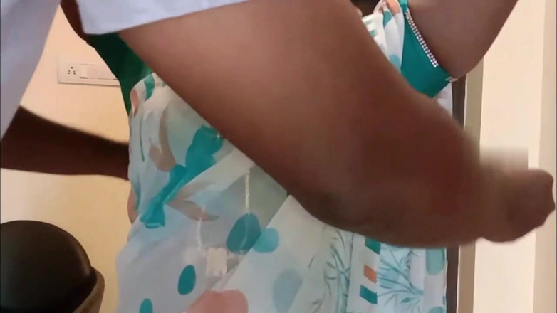 Luxmi Wife: Istri nakal ini dientot habis-habisan sambil diukur sama pacarnya