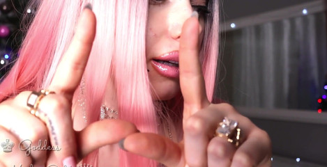 Goddess Misha Goldy: Attenzione, il video contiene un sacco di trigger perdenti che...